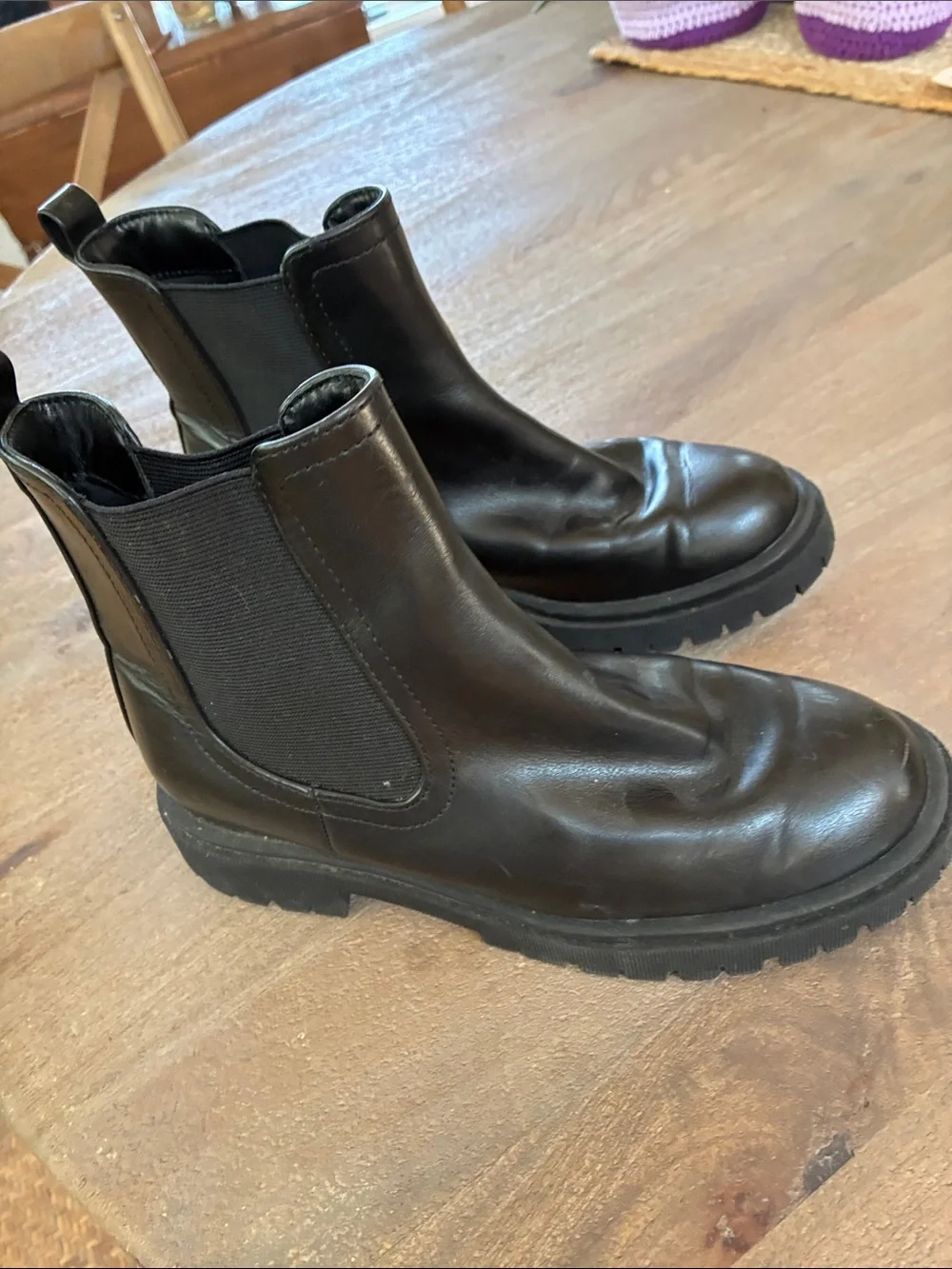 Women’s Black Chelsea Boots - Sleek Ankle Boots sz 7